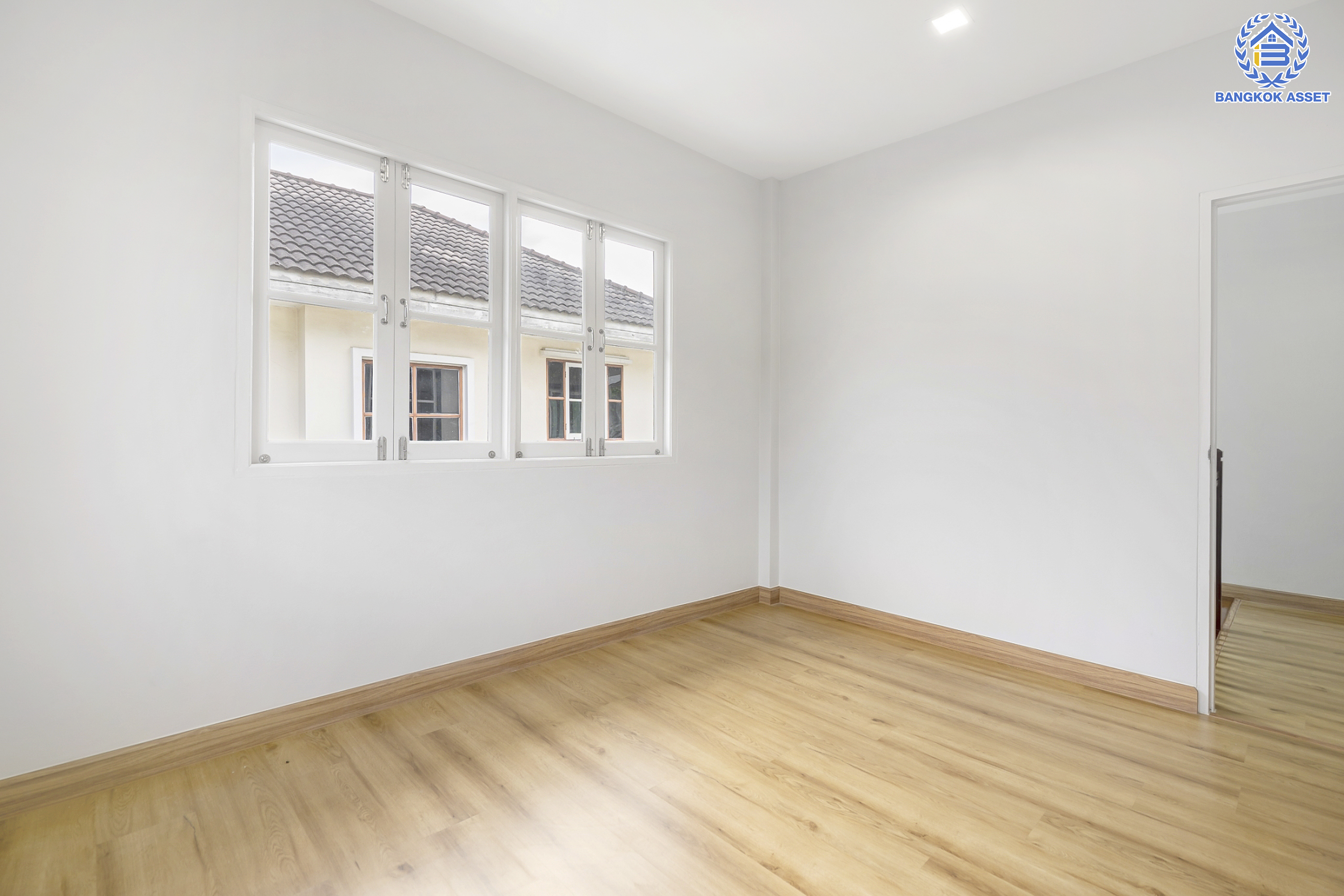 บ้านมือสองตกแต่งใหม่ แบรนด์ LH ม.ชัยพฤกษ์ ทวีวัฒนา เนื้อที่ 52.5 ตร.ว. ตอบโจทย์ทุกการอยู่อาศัย ด้วยฟังก์ชัน 3 ห้องนอน 3 ห้องน้ำ 1 ที่จอดรถ บนทำเลศักยภาพ เชื่อมต่อทางคู่ขนานลอยฟ้าบรมราชชนนี ใกล้ ม.มหิดล และเซ็นทรัลศาลายา